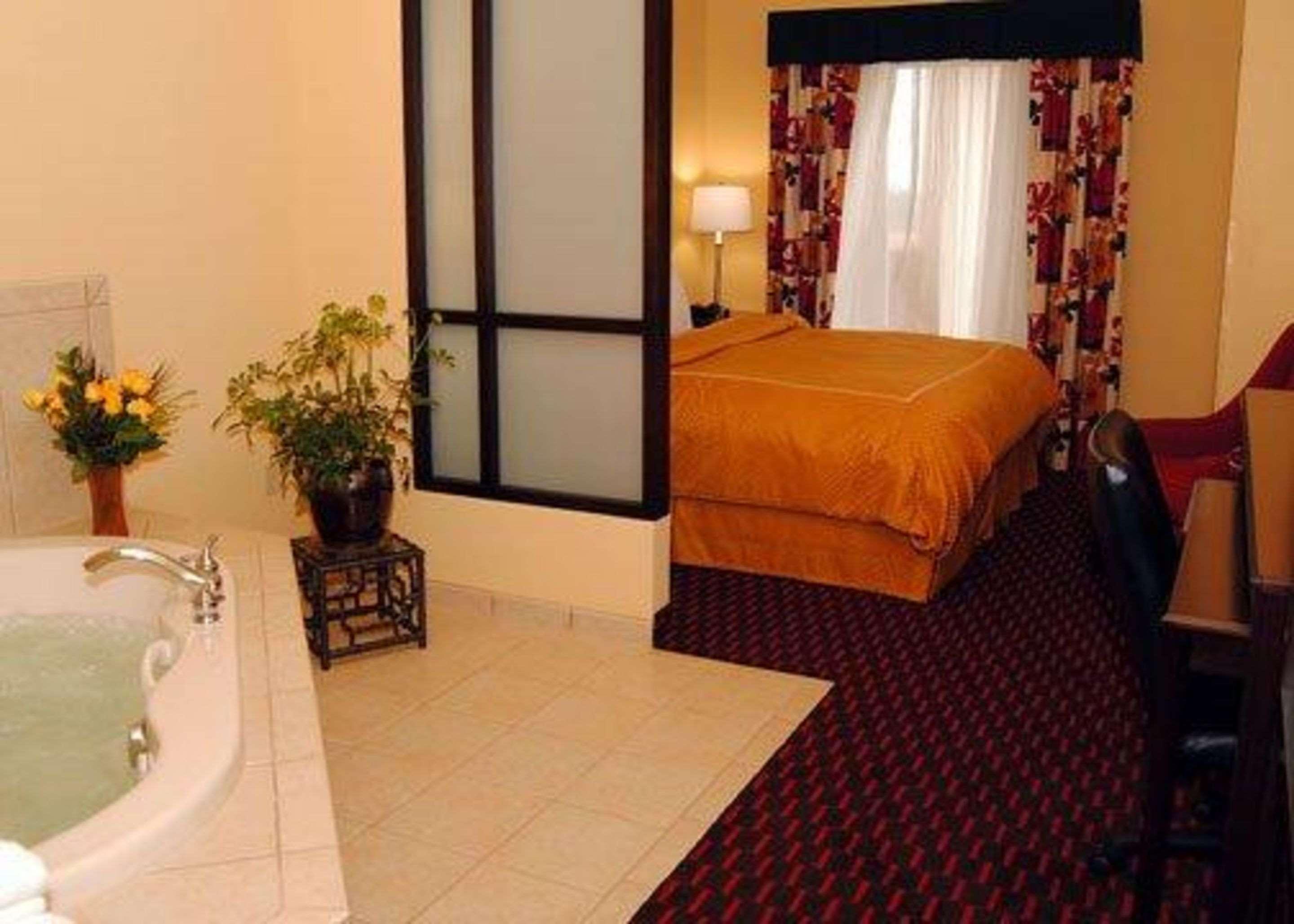Comfort Suites Алтуна Экстерьер фото