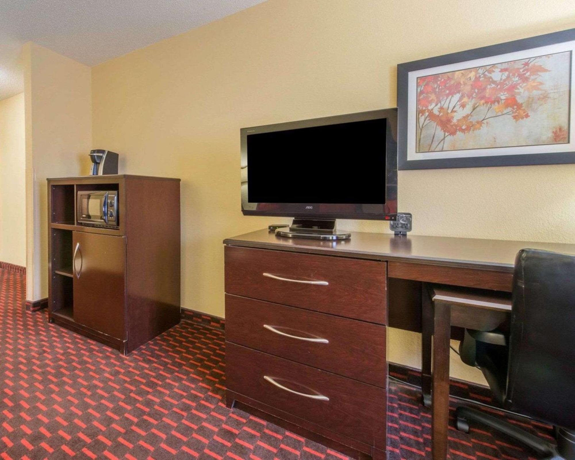Comfort Suites Алтуна Экстерьер фото