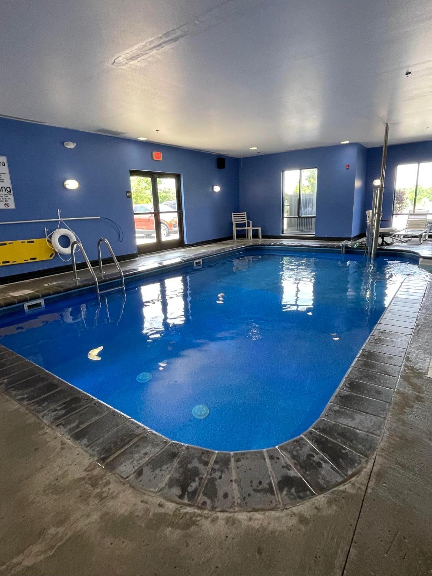 Comfort Suites Алтуна Экстерьер фото